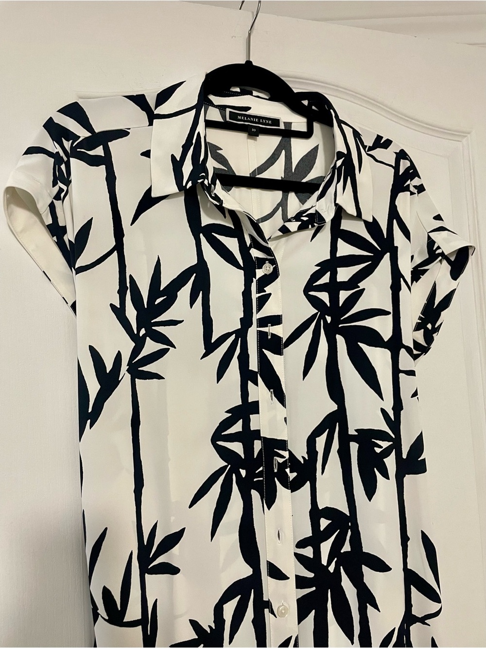 Melanie Lynne Button-Front Black & White Botanical Maxi Shirt Dress. Size 10